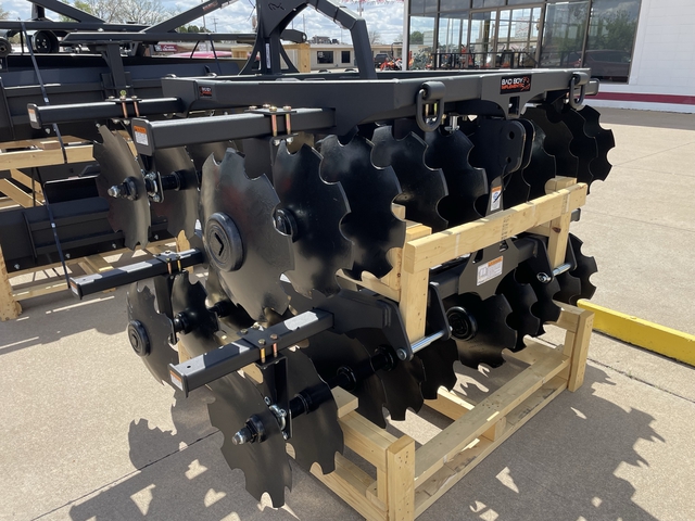 Agricultural Tillage Machinery a Disc Harrow with Tires