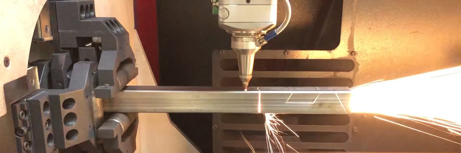 TC-TM Customized 1-6kw Automatic Feeding Tube & Pipe Fiber Laser Cutting Machine for Metal Tube