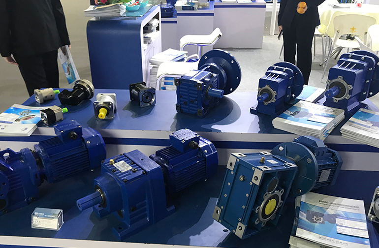 F Series Motor Gear Box Speed Reducer f Series Helical Gear Motors Helical Bevel Gearbox Agriculture Gear Box Transmission