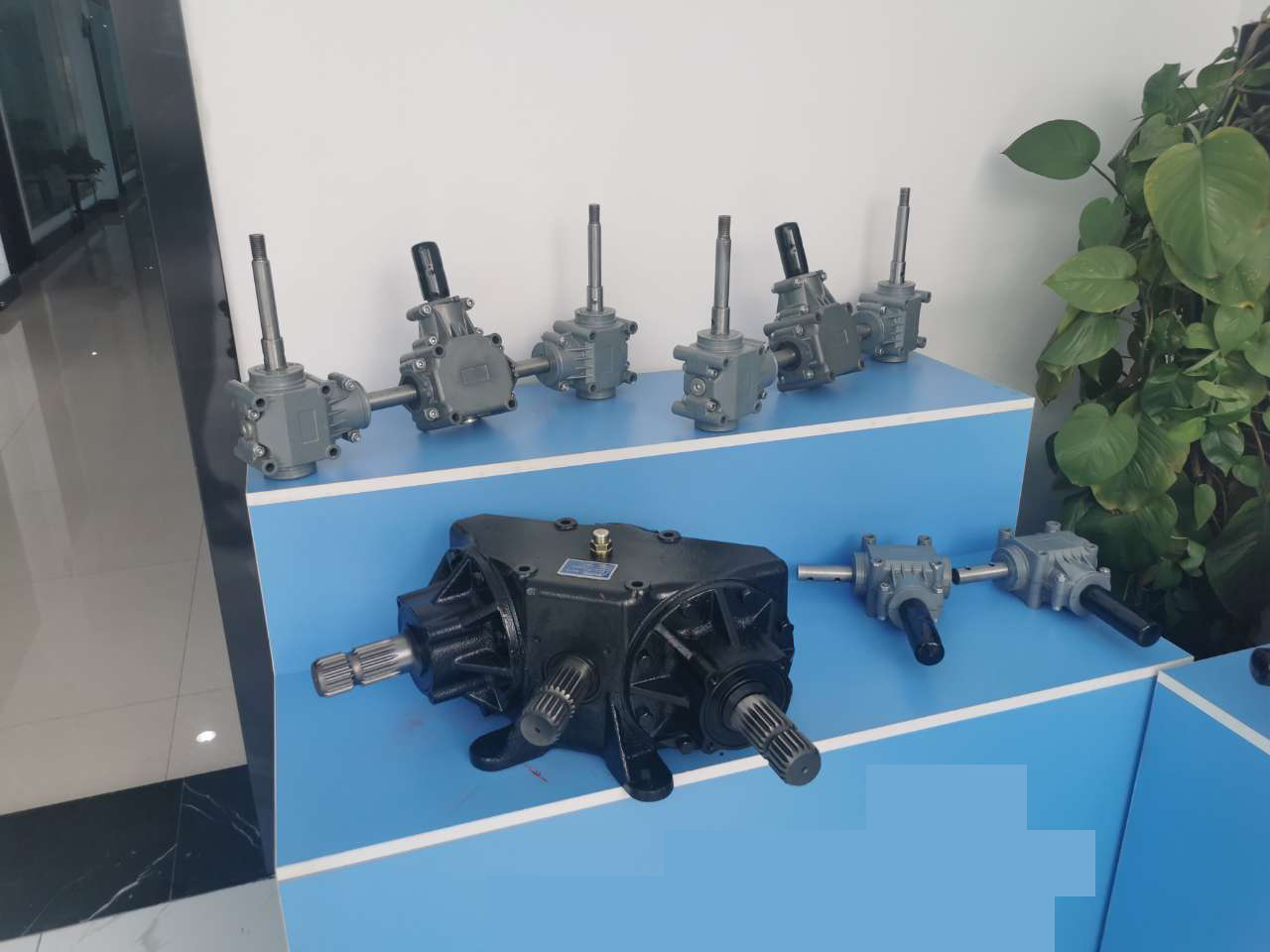 Professional Manufacturer Trailing Mower Gearbox Speed Reducer Pull-behind Mower Gear Drive Gearbox Replacement of Comer T-279D